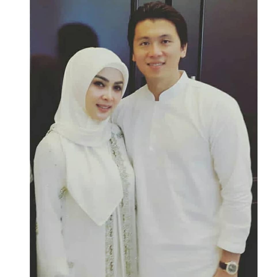 10 Potret pengajian Syahrini & Reino Barack di Bogor, serba putih