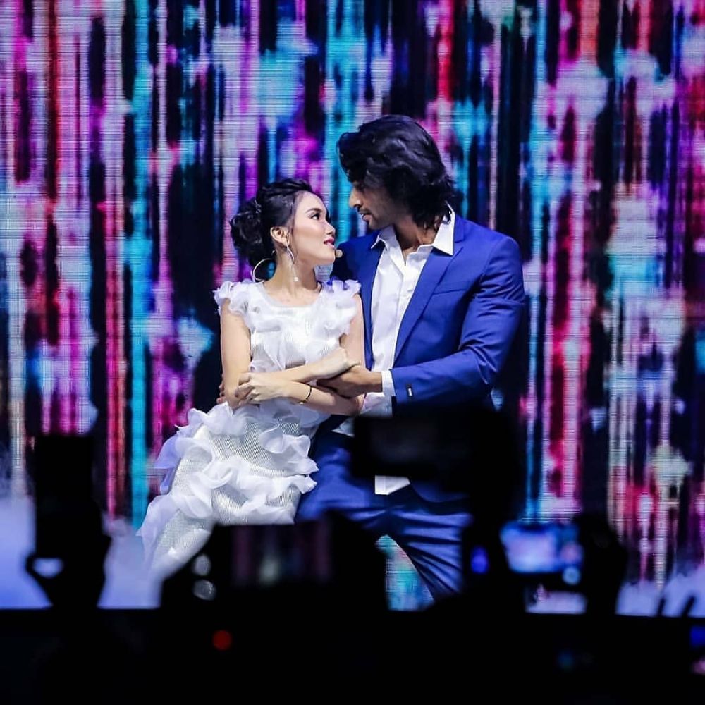11 Foto romantis Ayu Ting Ting duet bareng Shaheer Sheikh, balikan?