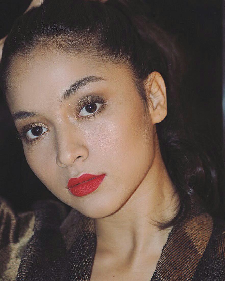 10 Potret Putri Marino bermakeup tebal, berhasil bikin pangling