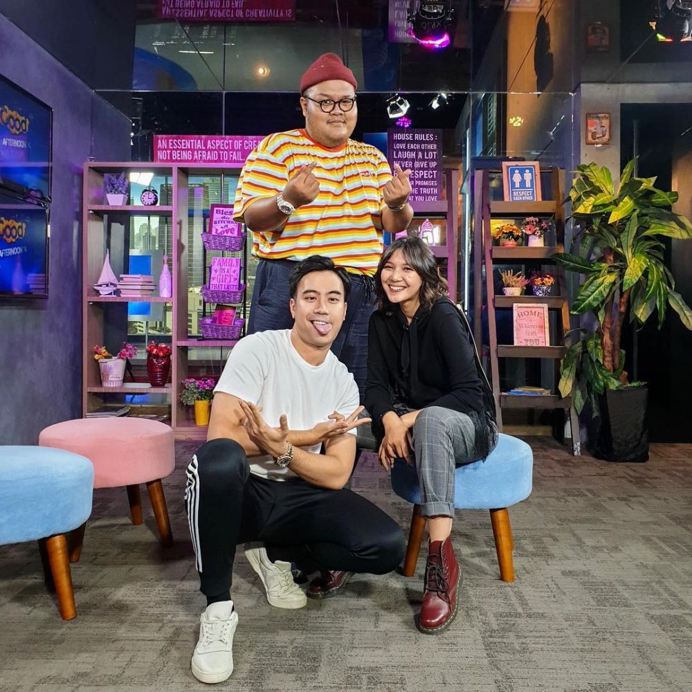 Sudah putus, 10 seleb ini masih akrab dengan mantan pacar