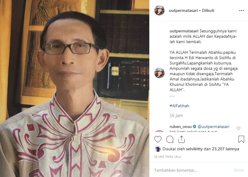 Ayahnya meninggal kecelakaan, ini 8 potret duka Uut Permatasari