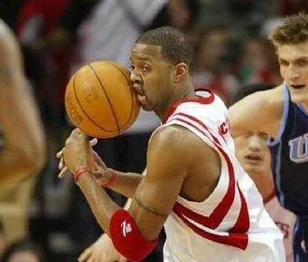 10 Ekspresi lucu orang saat main basket, wajahnya nggak nguatin