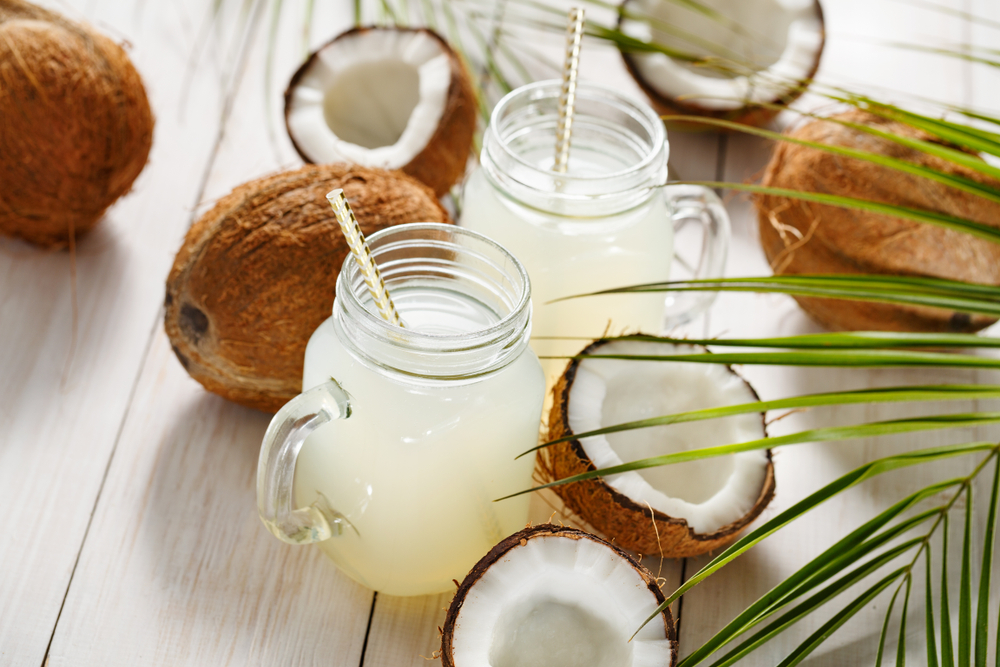 5 Healthy-alternative pakai kelapa, obat diet hingga pemutih gigi
