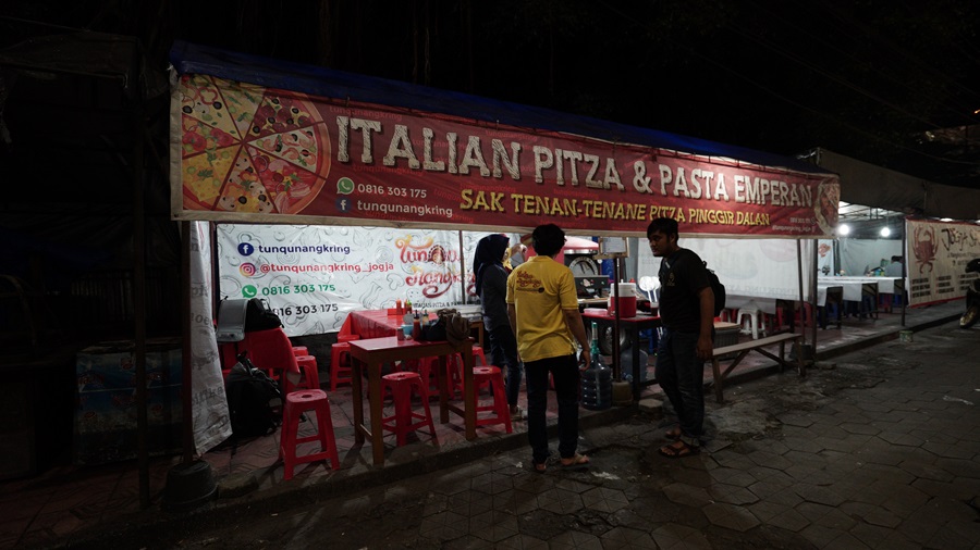 Pizza kaki lima di Jogja yang rasanya nggak kalah dari restoran