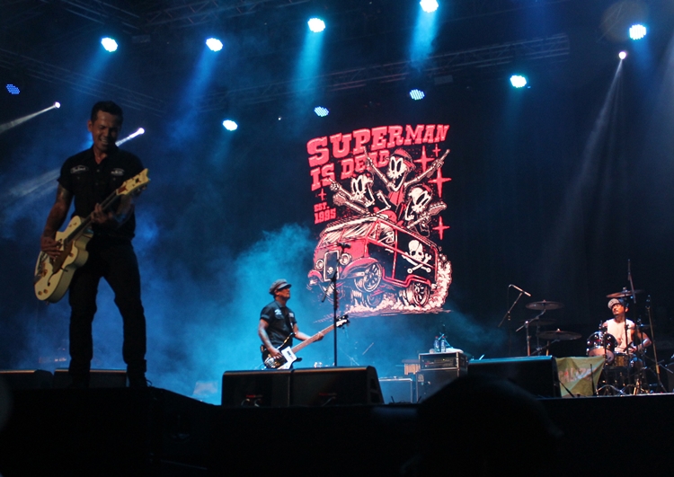 11 catatan konser Aku Cinta Iwan Fals yang penuh warna kebhinekaan  