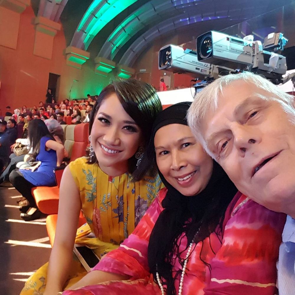 8 Potret kedekatan BCL & ibu mertuanya yang jarang terekspos