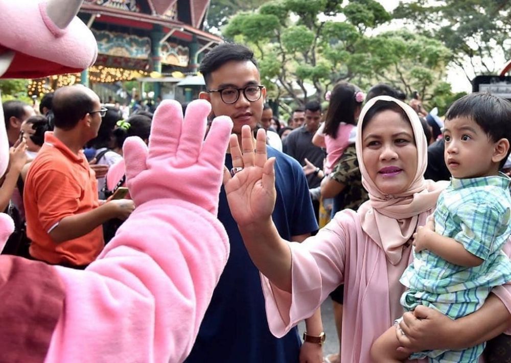 9 Potret Ibu Negara Iriana momong cucu Jan Ethes & Sedah Mirah