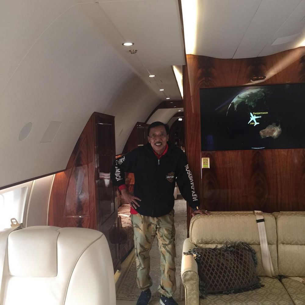 Gaya 10 artis saat naik jet pribadi, pelawak hingga penyanyi