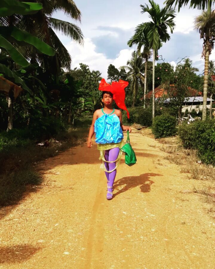 10 Gaun Mimi Peri dari kantong plastik ini nyeleneh tapi kreatif