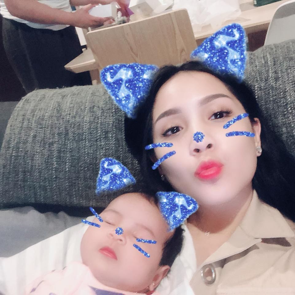 10 Momen kedekatan Nagita Slavina & keponakan, bak ibu kandung