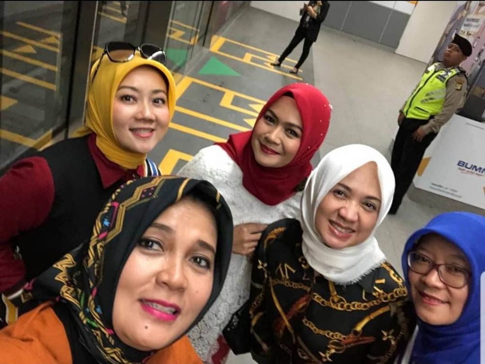 10 Momen seru Atalia istri Ridwan Kamil coba MRT Jakarta