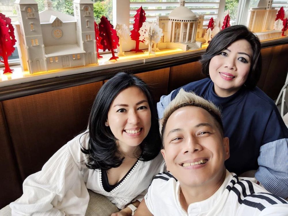 8 Potret kedekatan Delon dan Aida Noplie, serius pacaran?