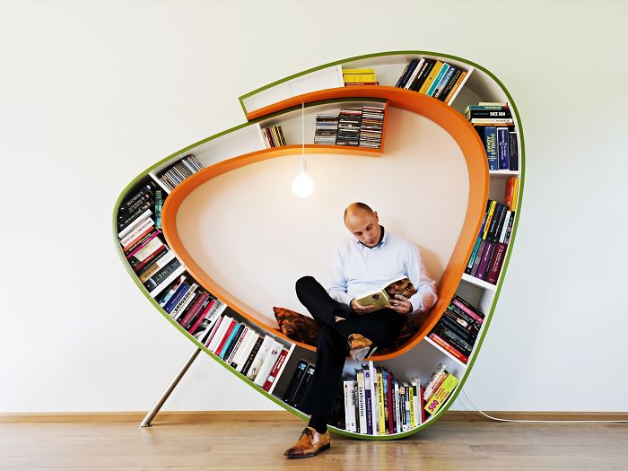 10 Inspirasi sofa merangkap rak buku ini bikin semangat membaca