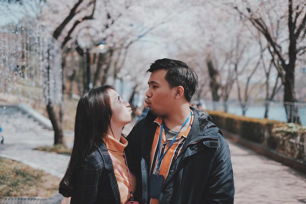 7 Momen liburan Joshua Suherman bareng pacar ke Korea, romantis abis