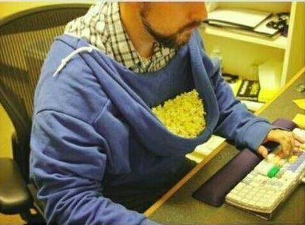 10 Foto lucu orang malas kalau lagi makan, ekspresinya kocak!