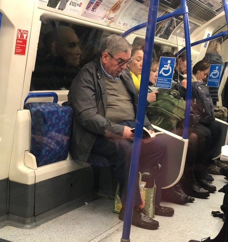 12 Potret pantulan kaca ini bikin mikir dua kali, bentuk objek lain