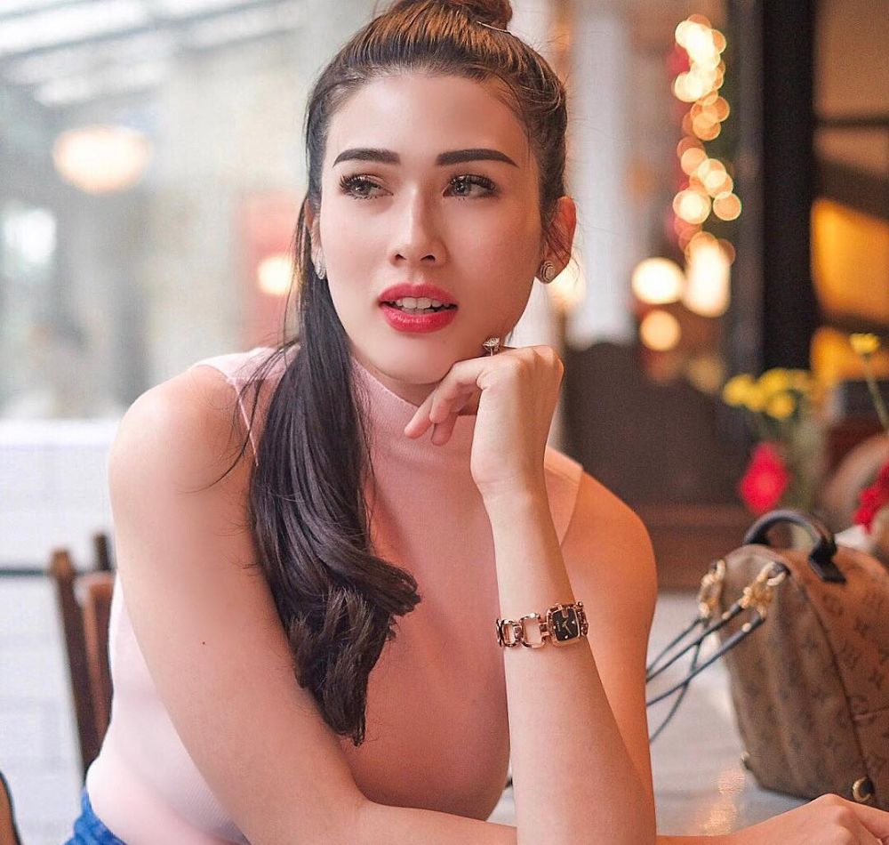  8 Seleb cantik jatuh ke pelukan atlet basket