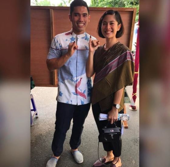 8 Inspirasi OOTD seleb datangi TPS, dari kasual hingga cetar