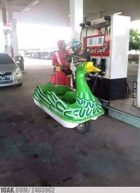 12 Penampakan kendaraan di jalan raya ini nggak biasa, kocak abis