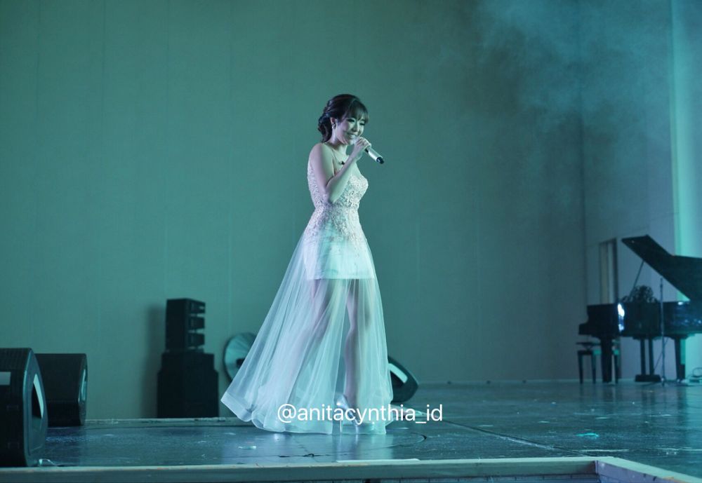 12 Gaun manggung Gisella Anastasia ini glamor dan memesona abis