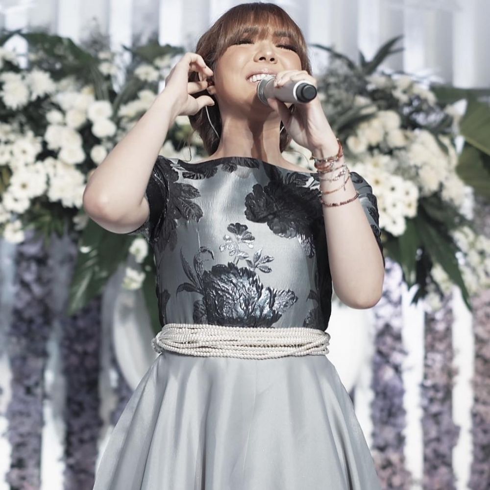12 Gaun manggung Gisella Anastasia ini glamor dan memesona abis