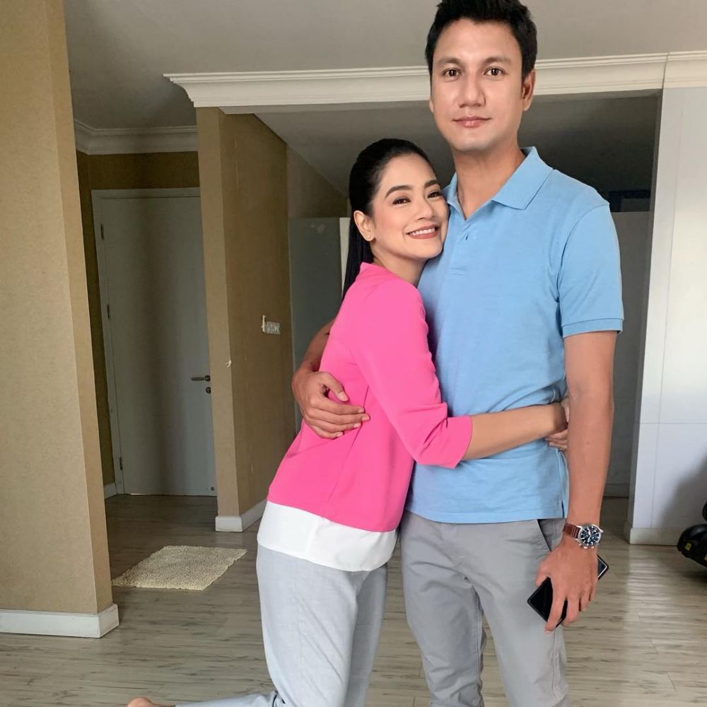 8 Pasangan seleb ini membintangi satu iklan yang sama