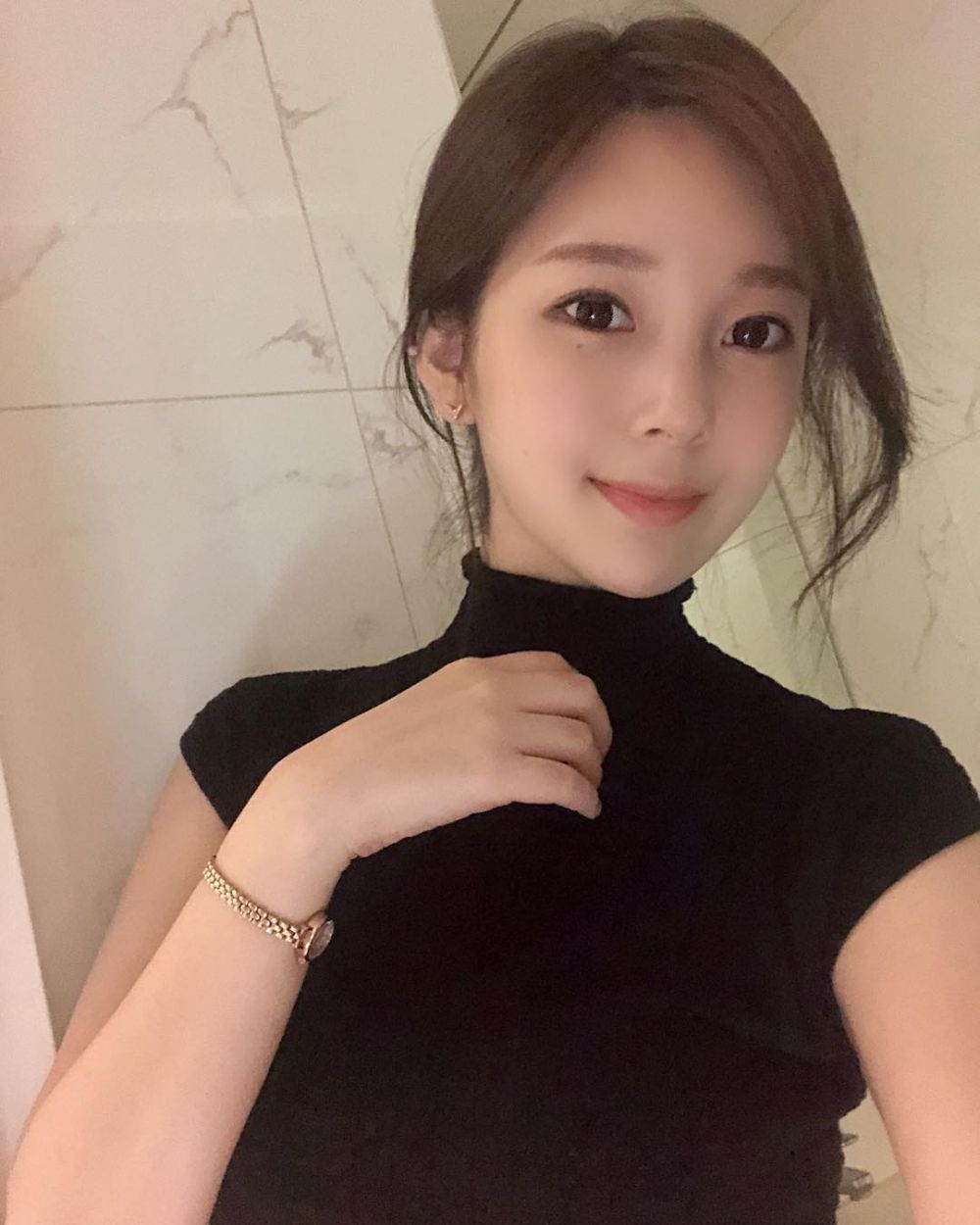 Penulis webtoon cantik ini mirip tokoh komik, ini 8 fotonya