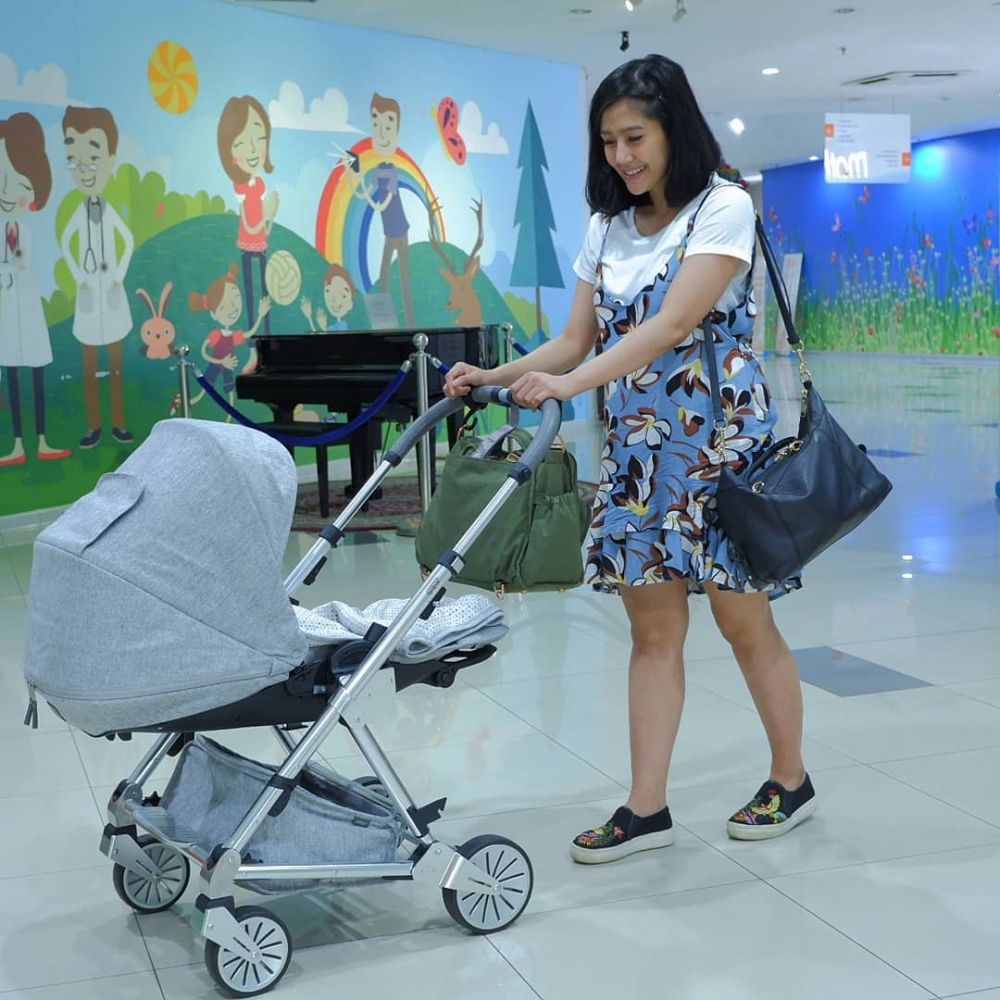 Pilih rawat anak sendiri, ini 10 momen Ardina Rasti tanpa baby sitter