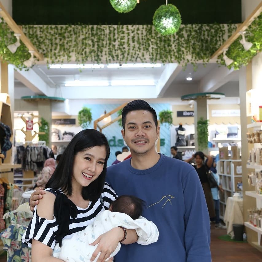 Pilih rawat anak sendiri, ini 10 momen Ardina Rasti tanpa baby sitter