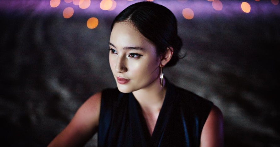 10 Gaya Tatjana Saphira saat pemotretan di Jepang, gothic abis