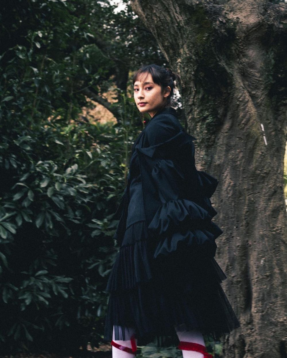 10 Gaya Tatjana Saphira saat pemotretan di Jepang, gothic abis