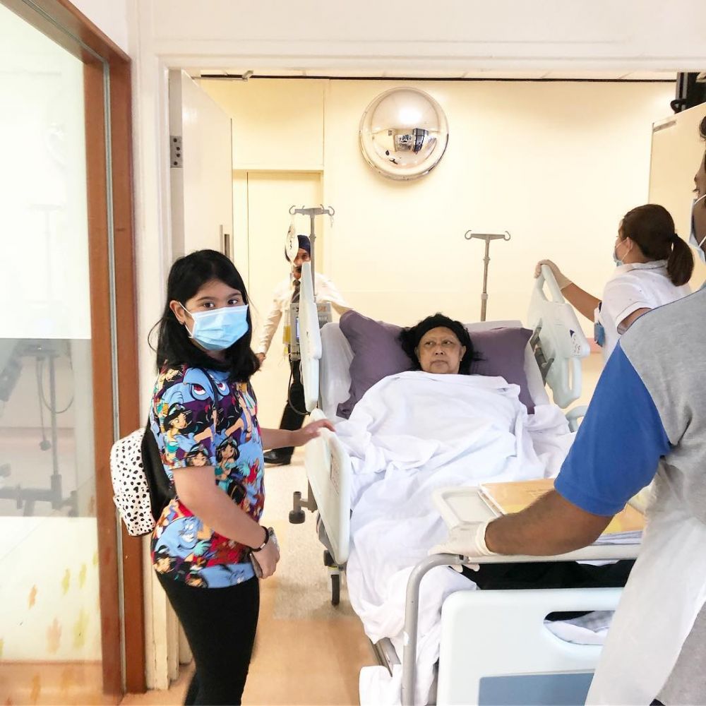 Sempat demam tinggi, Ani Yudhoyono keluar ICU ditemani sang cucu