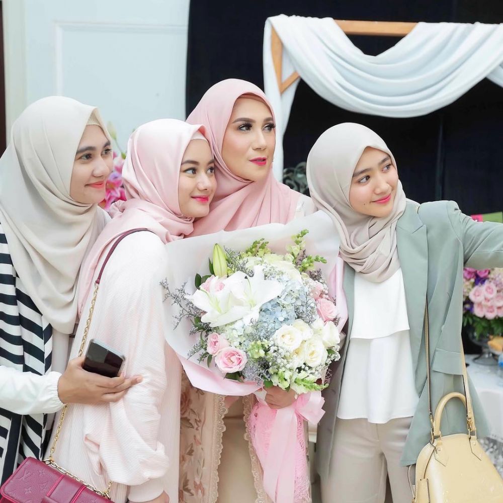9 Potret Febby Rastanty saat berhijab, makin cantik memesona