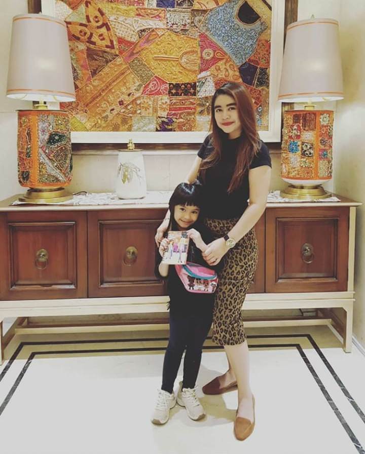 10 Pesona Dita Andini, kakak kandung Selvi Ananda yang cantik