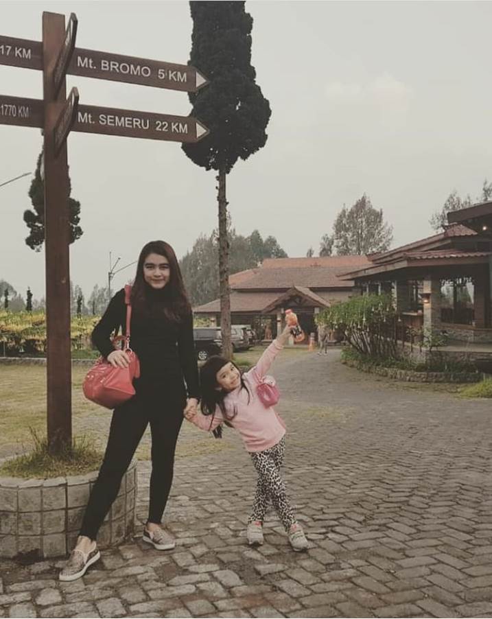 10 Pesona Dita Andini, kakak kandung Selvi Ananda yang cantik