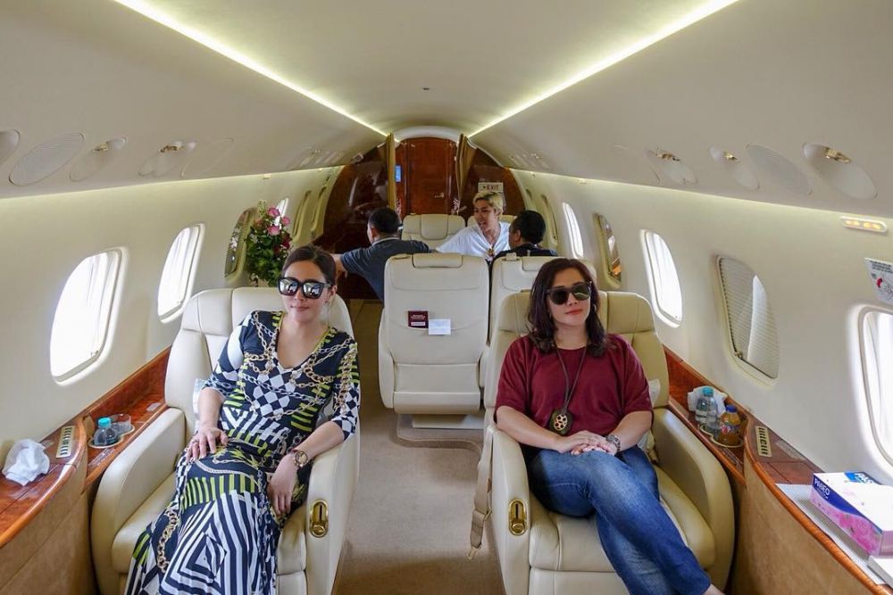 11 Potret kebersamaan Maia Estianty dan sang kakak, kompak terus