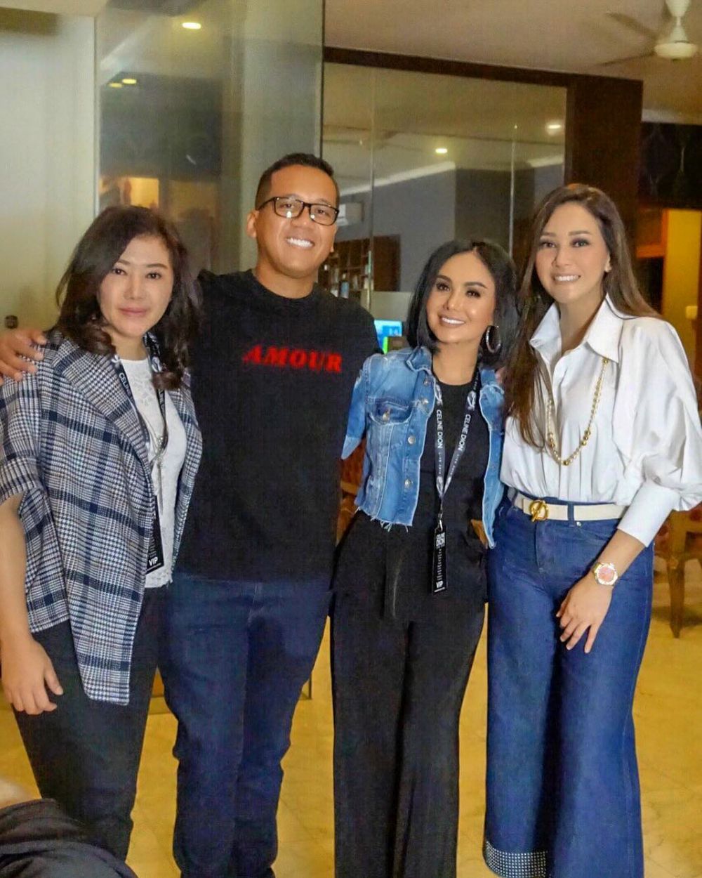 11 Potret kebersamaan Maia Estianty dan sang kakak, kompak terus