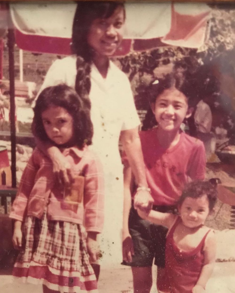 11 Potret kebersamaan Maia Estianty dan sang kakak, kompak terus