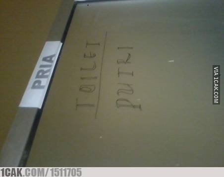 11 Desain pintu toilet ini nggak biasa, bikin ketawa tepuk jidat