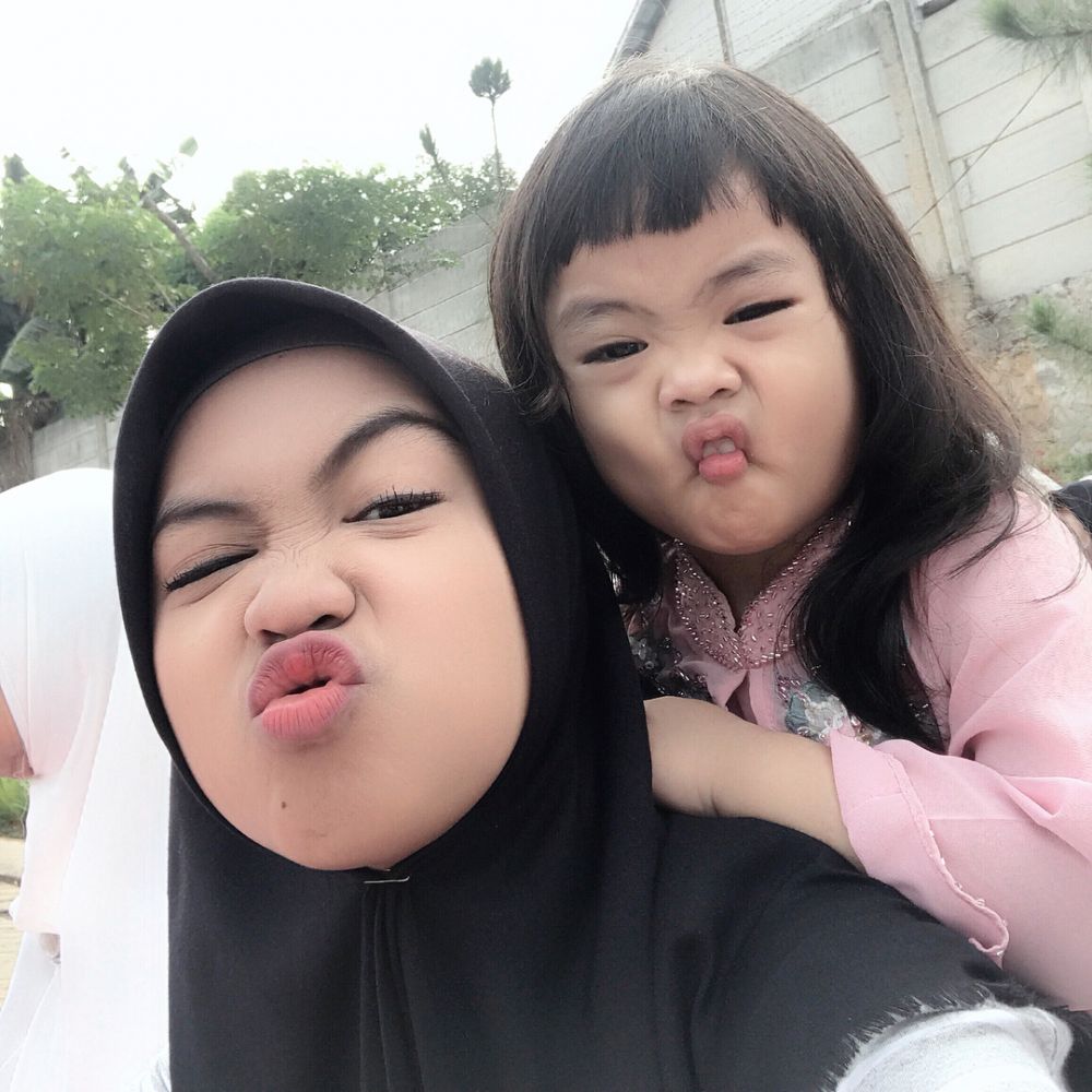 10 Momen kedekatan Ria Ricis bareng keponakannya ini kocak abis