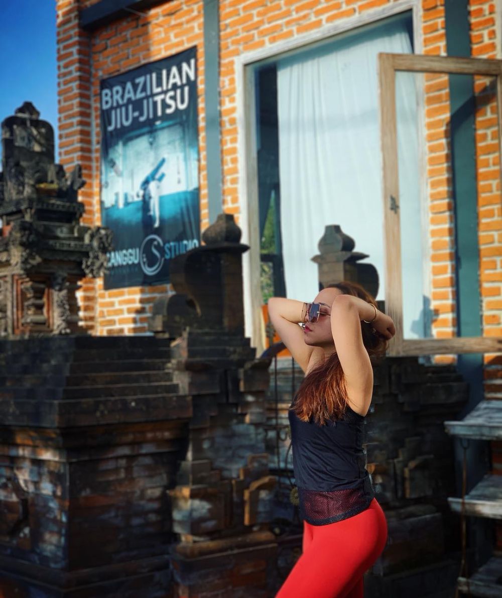 10 Potret liburan Salmafina Sunan di Bali, dikawal bodyguard