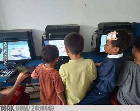 11 Momen lucu waktu di warnet ini bikin ingat masa lalu