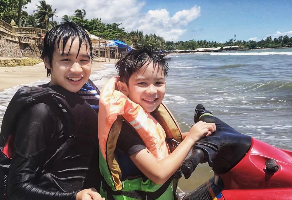 10 Gaya stylish Jovarel Callum, aktor cilik di Film Mati Anak
