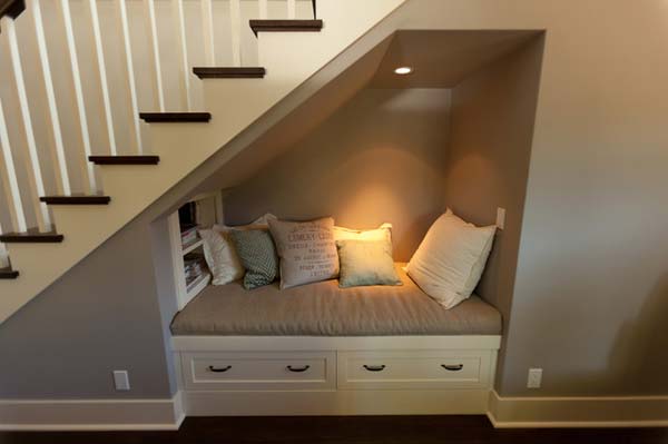 10 Ide manfaatkan sudut ruangan sempit, rumah jadi lebih cozy
