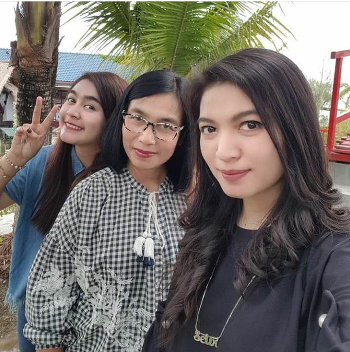 10 Potret kedekatan Selvi Ananda & Dita Andini, jarang terekspos