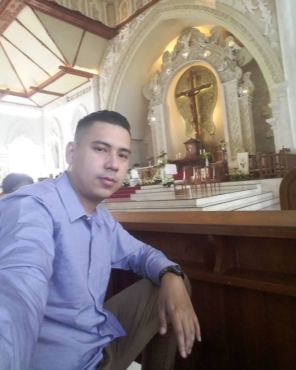 10 Pesona Hendry Prasetyo, pengusaha yang dekat dengan Elly Sugigi