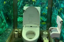 Unik, kafe ini hadirkan toilet dengan konsep bawah laut
