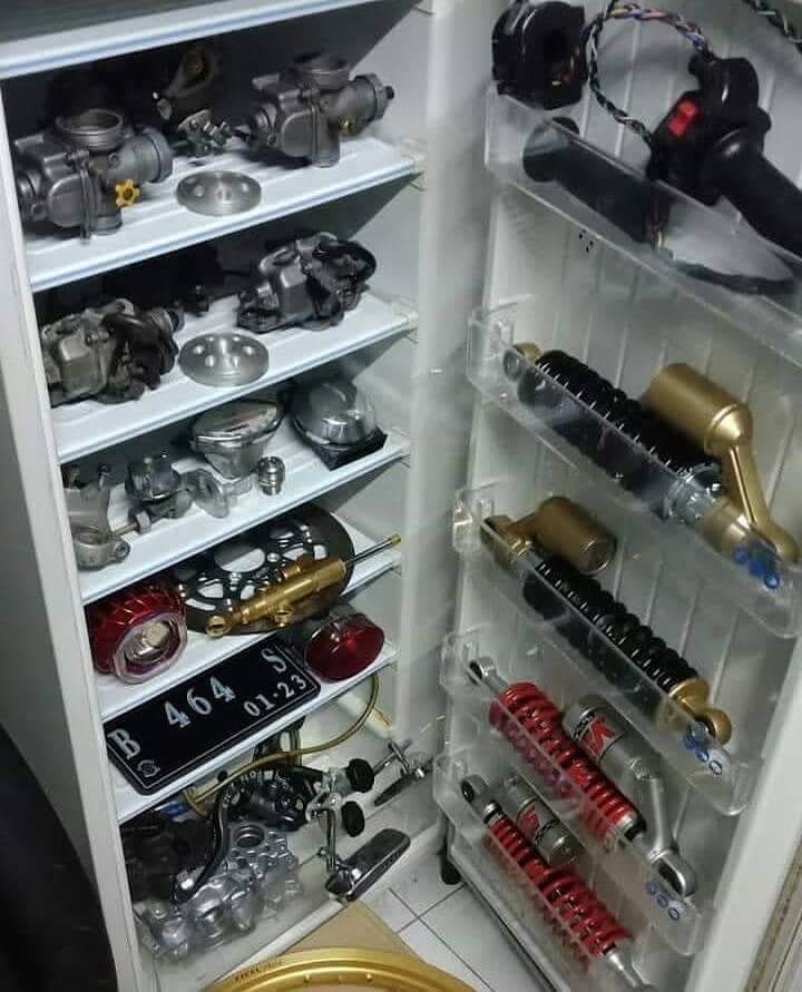 12 Penampakan isi kulkas ini bikin auto terkejut