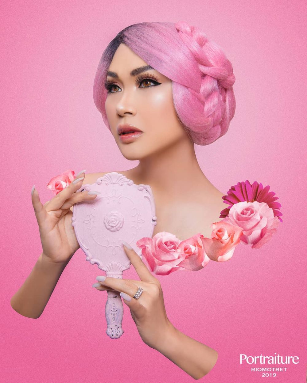 7 Gaya pemotretan Titi DJ ini bak dunia fantasi, bikin terpukau