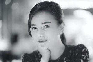 5 Rahasia cantik & awet muda Astrid Tiar meski sudah beranak dua